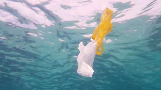 4K-海洋污染海洋垃圾垃圾袋漂浮在海水中