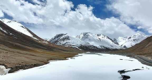 帕米尔高原的雪山