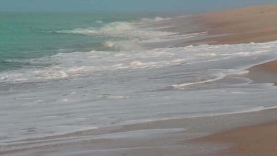 大海海浪沙滩空镜