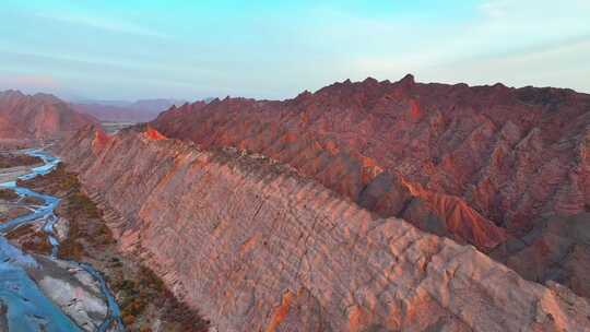 新疆南疆阿克苏库车天山红山石林大峡谷航拍