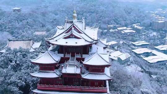 航拍杭州吴山城隍阁冬天雪景视频