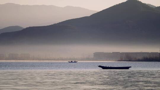 泸沽湖湖面