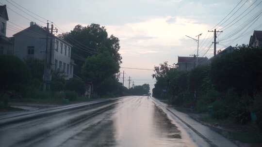 下雨天乡村公路行驶汽车记录仪驾驶第一视角