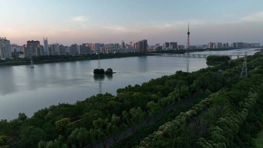 洛阳隋唐植物园游乐场晚霞唯美公园城市下班