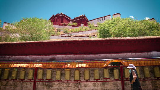 西藏拉萨布达拉宫藏族朝拜人文实拍