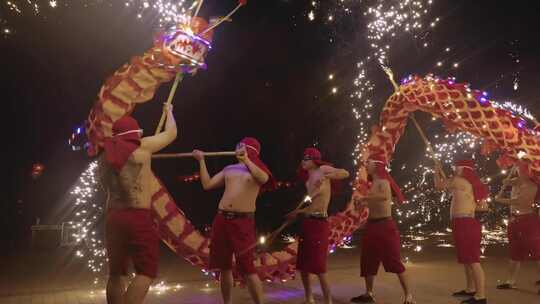 舞龙打铁花民俗表演