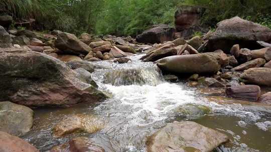 小溪流水山涧溪水