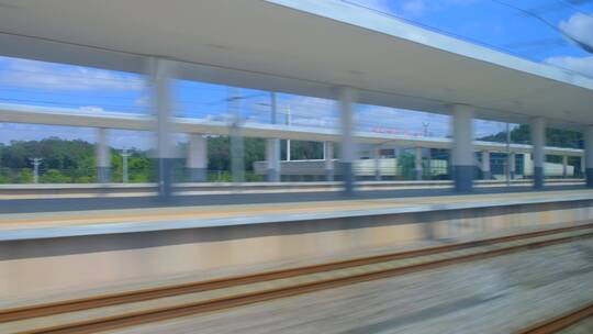 高速行驶中高铁动车火车窗外模糊景色