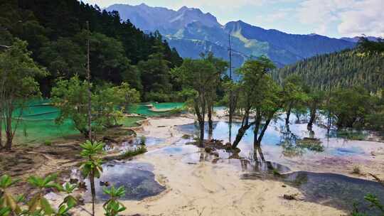 航拍四川阿坝松潘县黄龙景区