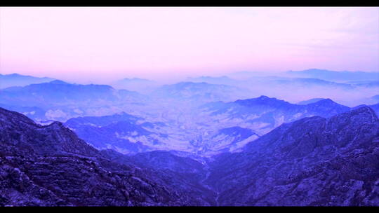 航拍长城雪景 从黎明山谷霞光拉到烽火台