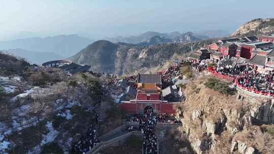 春节期间，泰山人气旺