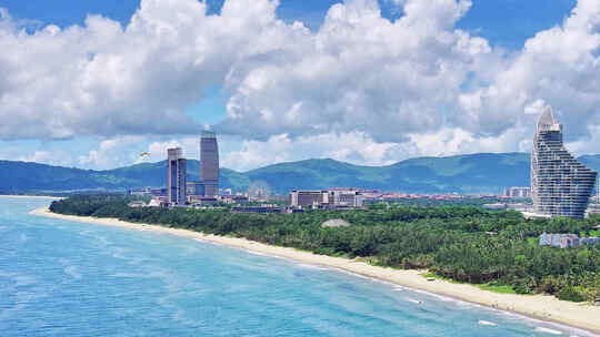 航拍蓝天白云的海南三亚市海棠湾海景酒店