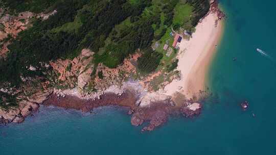 航拍平潭大嵩岛原生态海岛海浪碧海蓝天沙滩