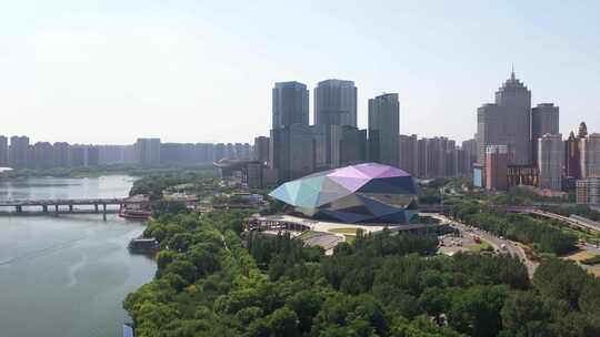 浑河盛京大剧院 夏日城市绿茵跑道