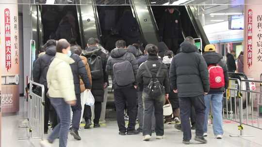 石家庄地铁内早高峰视频