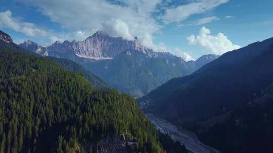 航拍大山