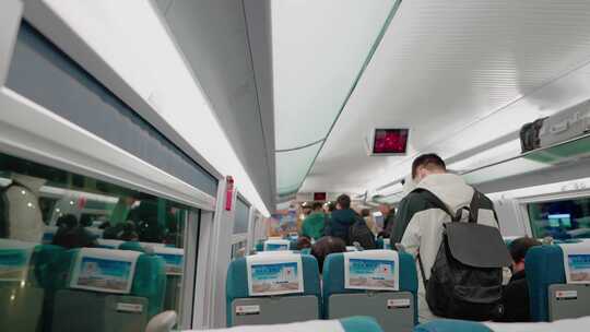 高铁动车车厢里的座位和乘客视频素材模板下载