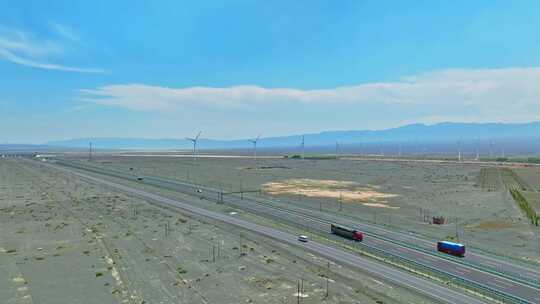 风力发电场上的中国高速公路HDR航拍