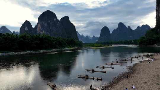 桂林 阳朔 漓江 竹筏 山水 20元背景