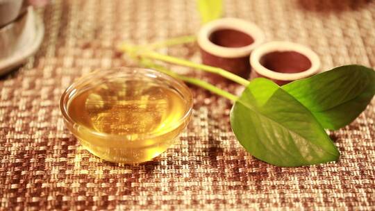 琥珀蜂蜜深色蜂蜜槐花蜜