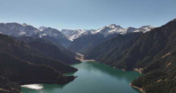 天山天池秋景航拍