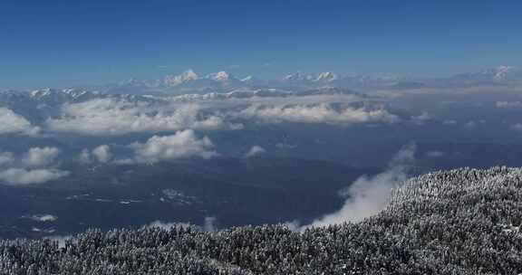 高清实拍瓦屋山冬天雪景雪山森林