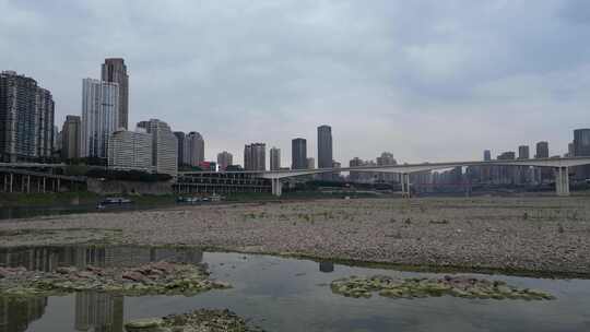 重庆嘉陵江河床城市建筑