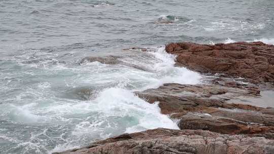 深圳海岸线-大梅沙礁石风起浪涌