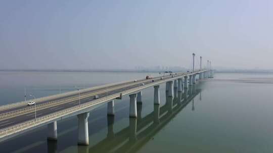 中国杭州繁忙的交通道路