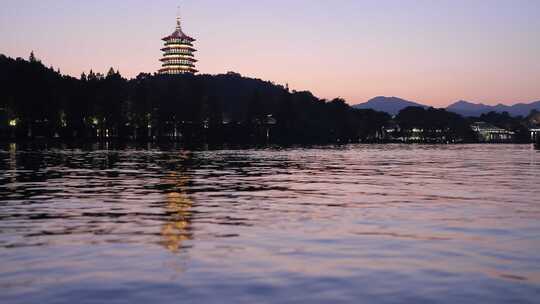 杭州西湖雷峰塔夜景风光