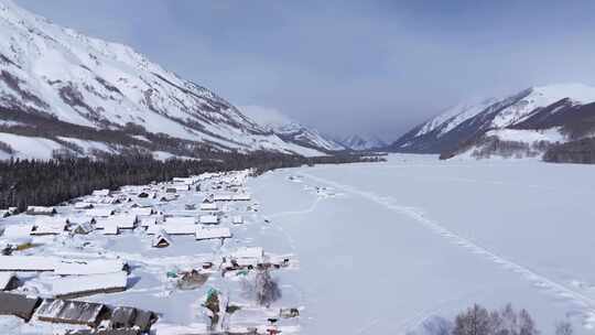 航拍新疆禾木雪景森林雪地小木屋禾木桥雪山