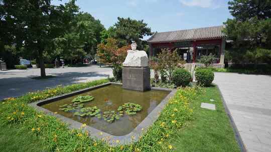 鲁迅北京故居博物馆鲁迅雕塑视频素材模板下载
