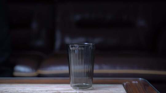 健康用水 饮用水 纯净水  倒水 水杯 抗菌杯