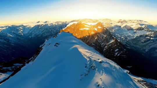 雪山日出日照金山航拍