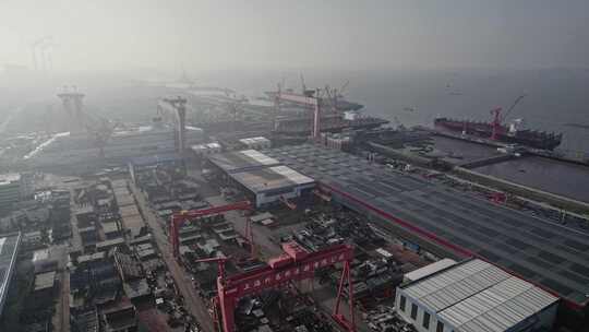 航拍中国上海外高桥造船厂