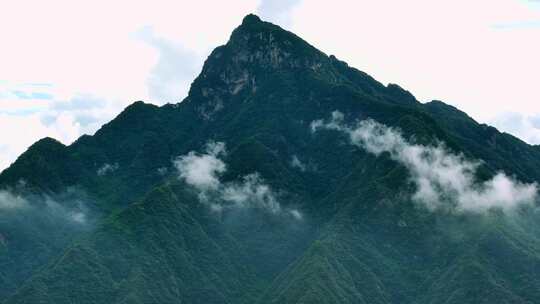 航拍陕西秦岭山脉圭峰山