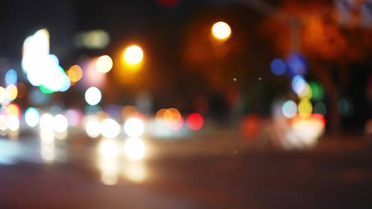 夜晚市区道路繁忙的车流