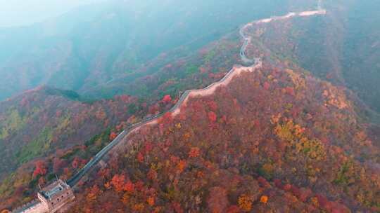 航拍万里长城秋天风景