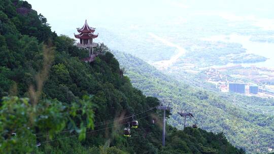 景区缆车索道观光缆车特写山上风景旅游景点