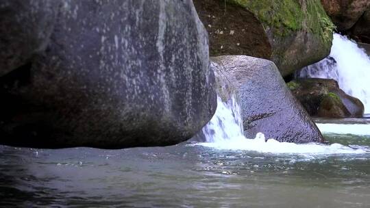 水流和岩石