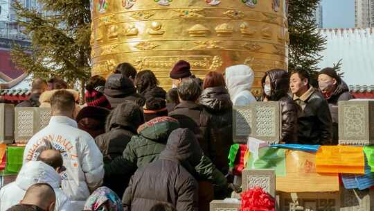 沈阳实胜寺皇寺转经筒转经拜佛祈祷祈福新年