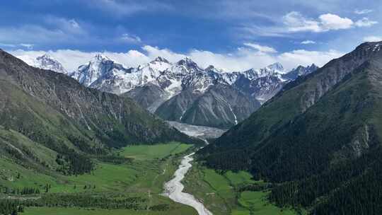 夏塔景区木札特峰昭苏伊犁雪山林场