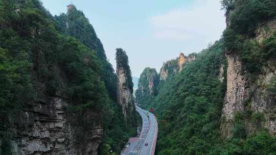 航拍山间道路