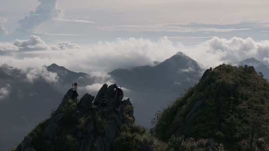 信宜茶山镇公婆石，十二灶顶云海航拍