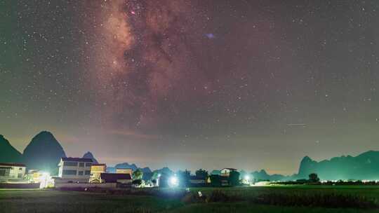 星空下的村庄民宅延时-广西柳州柳城古砦乡