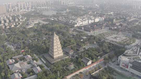 航拍视角下的西安大雁塔全景
