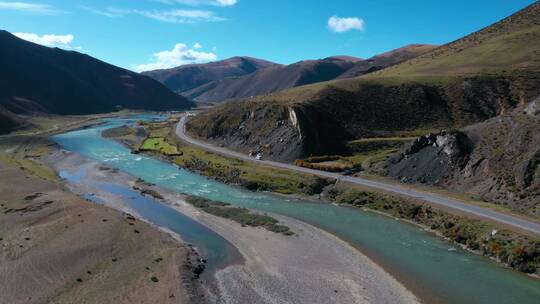 4k西藏河流公路视频航拍高原藏区美丽风光