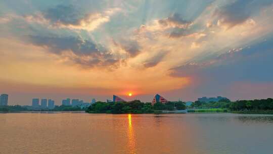 东莞松山湖航拍夕阳中的松山湖落日