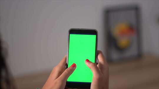手指点击手机绿幕特写视频素材模板下载