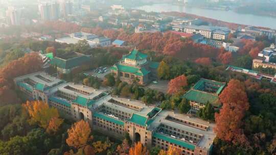 武汉大学校园秋日鸟瞰全景图